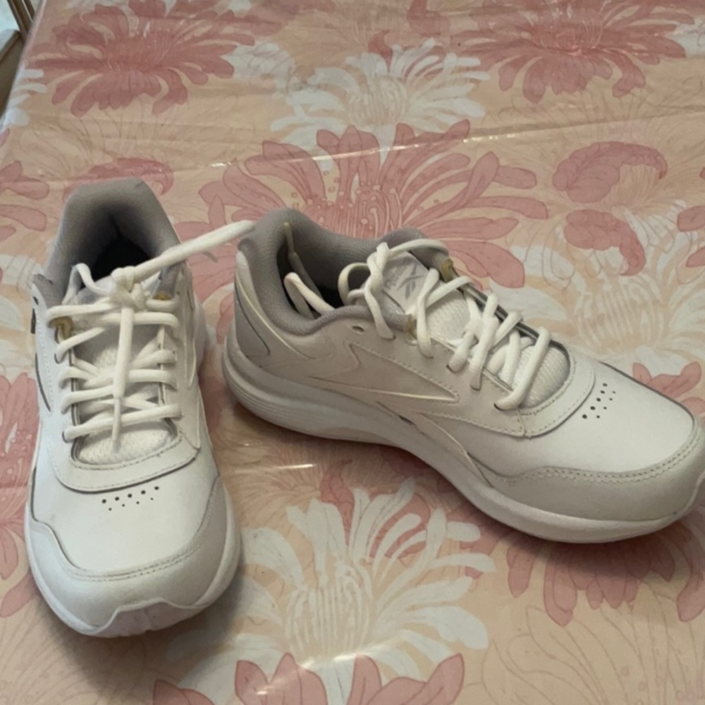 Worn once Reebok DMX Max white low top running sneakers, 7